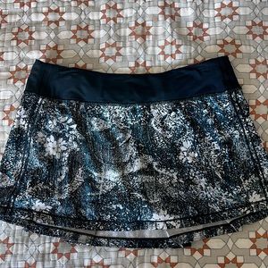 Lululemon tennis skirt - Sz 8